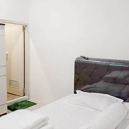 Agnes Residence Near Blok M Mitra Reddoorz-3