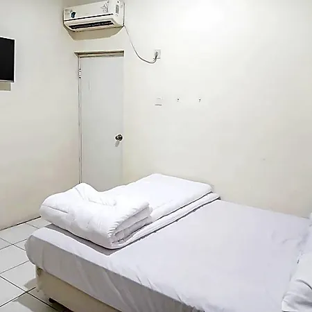 Agnes Residence Near Blok M Mitra Reddoorz-2